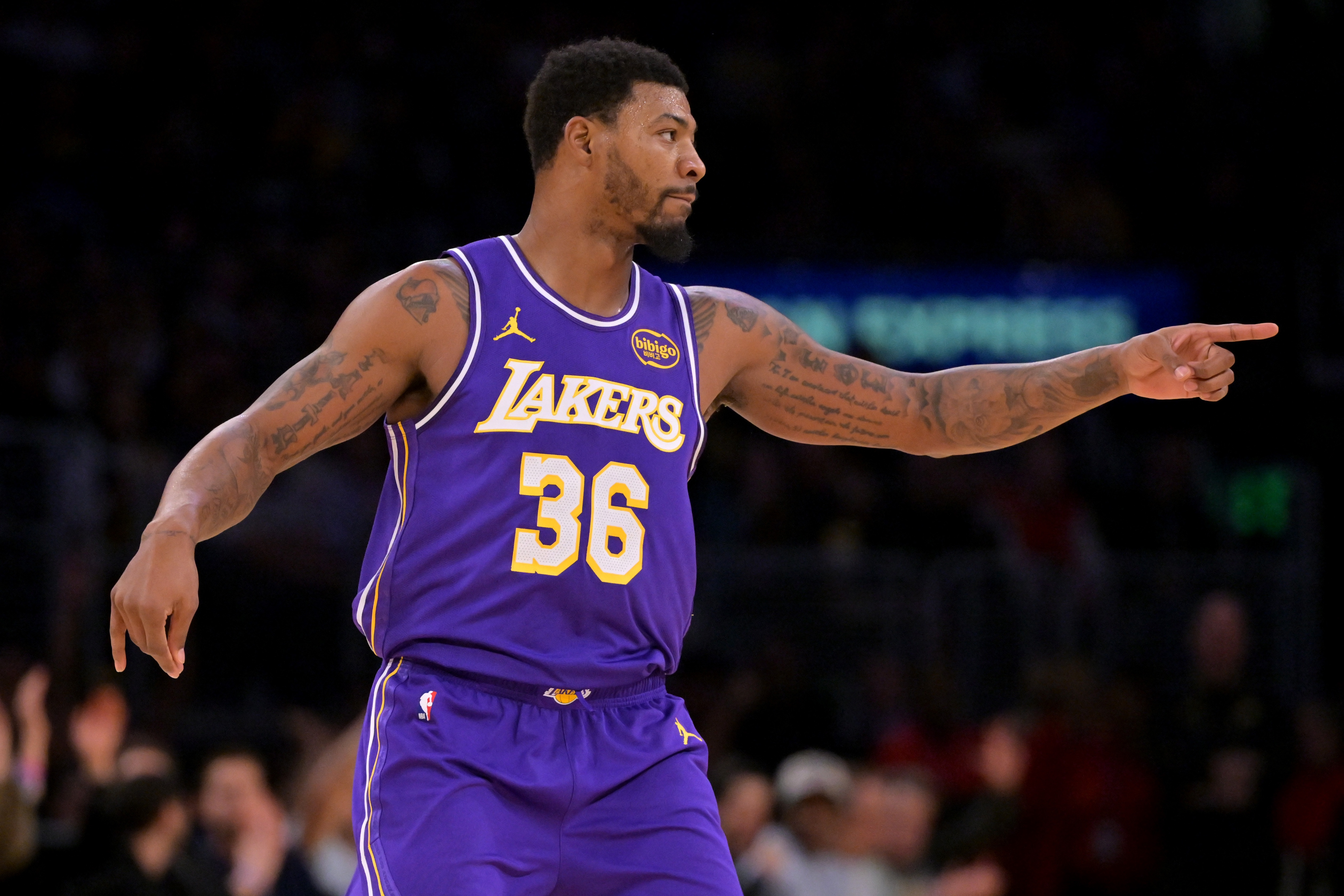 中欧体育app-数据揭秘湖人三巨头：百回合净胜分仅为+3 防守端反而成意外之喜