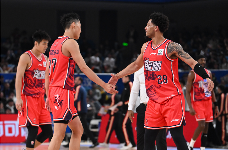 中欧体育官网-郭艾伦复出16分广州加时力克同曦 徐昕22+14郭昊文30+6+6