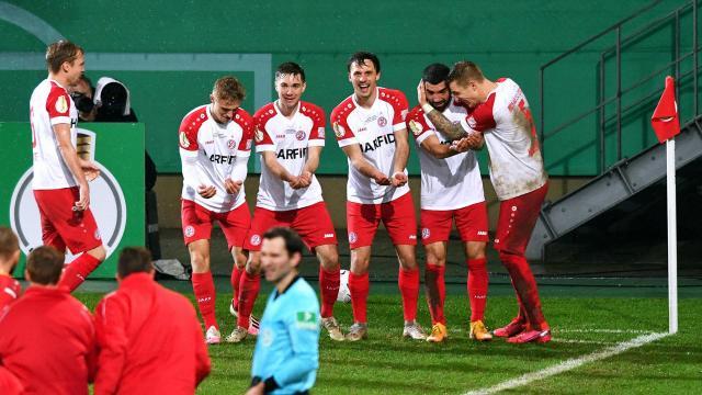 秦游夏：埃森，红白色足球奇迹